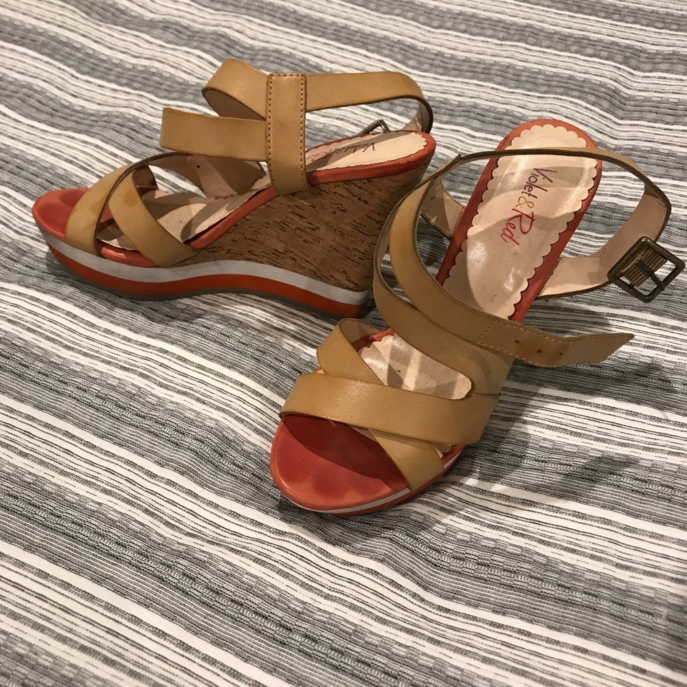 Violet&Red size 7 wedge